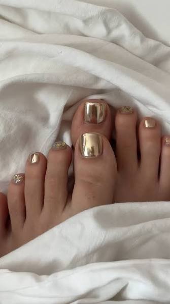 Esmaltado de temporada con brillo espejo